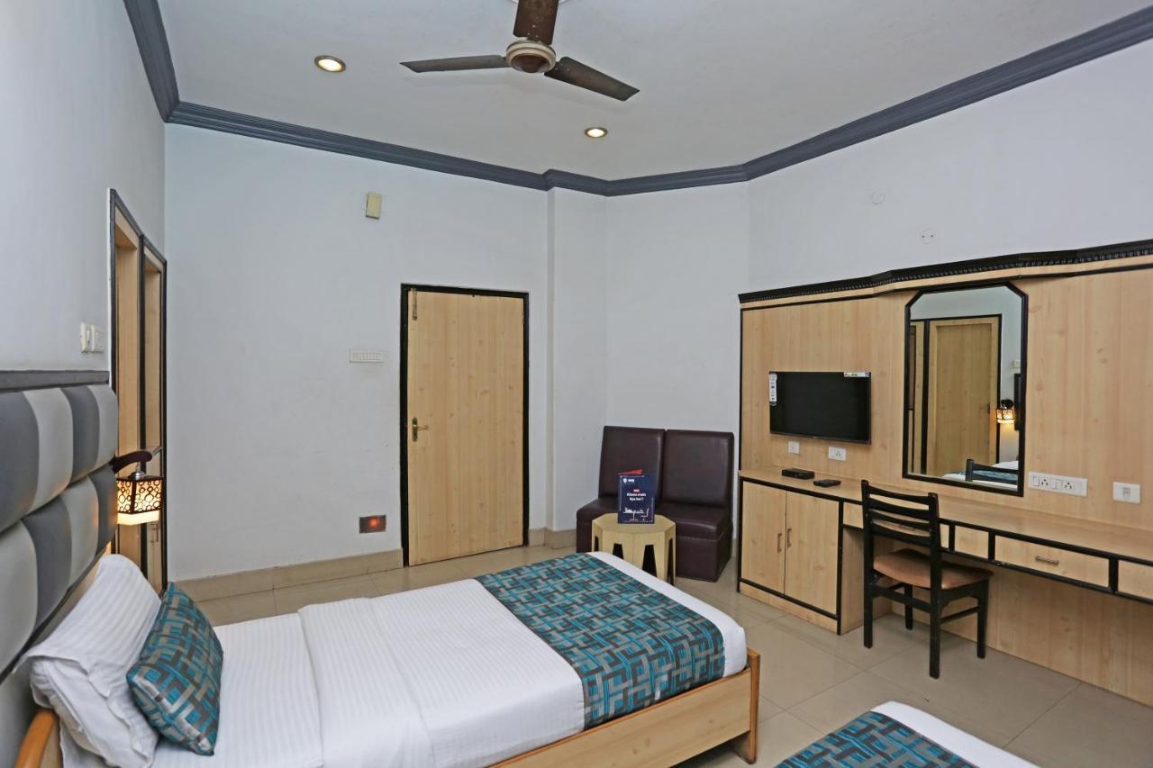Homely Raj Kolkata Luaran gambar