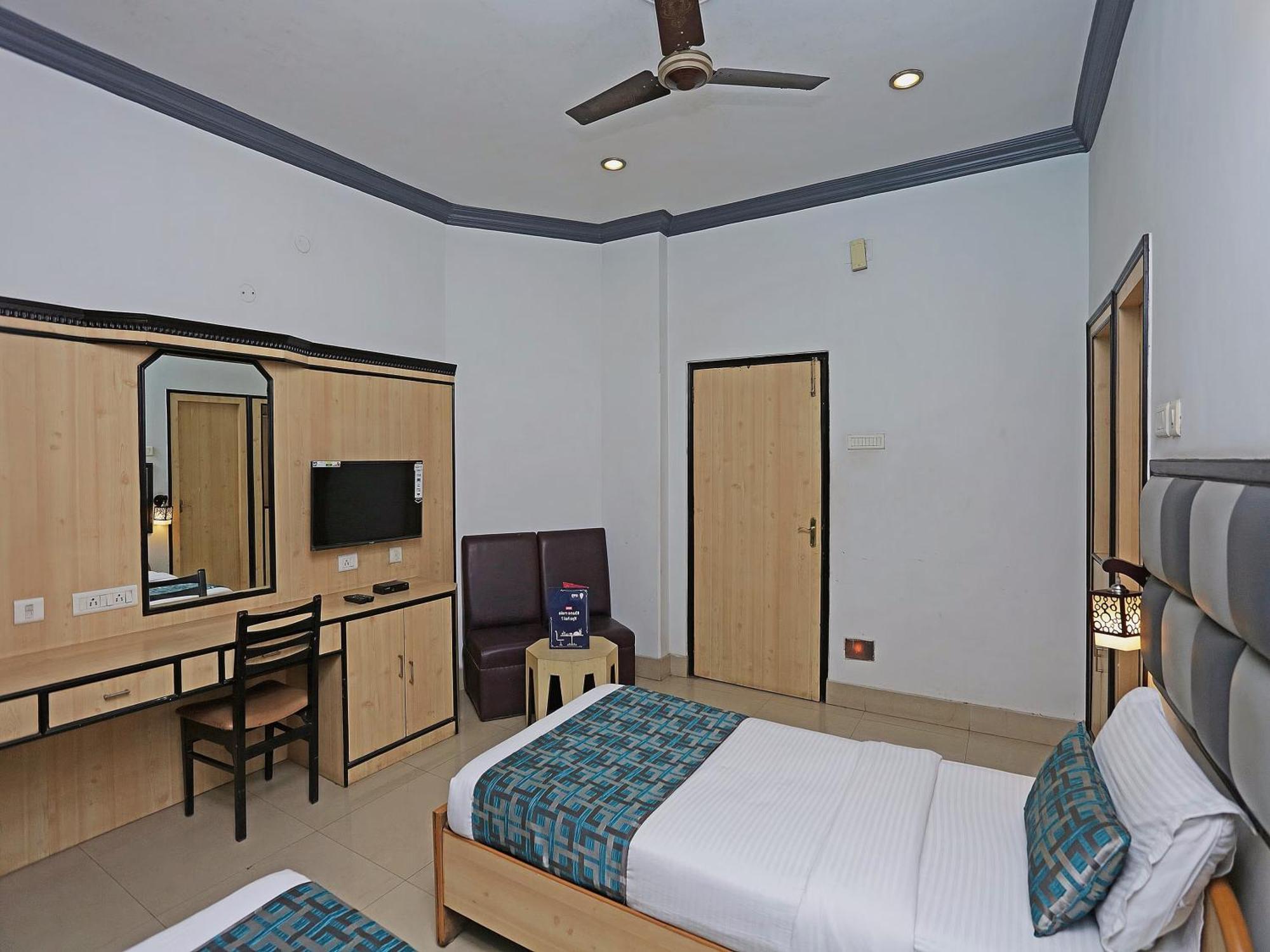 Homely Raj Kolkata Luaran gambar