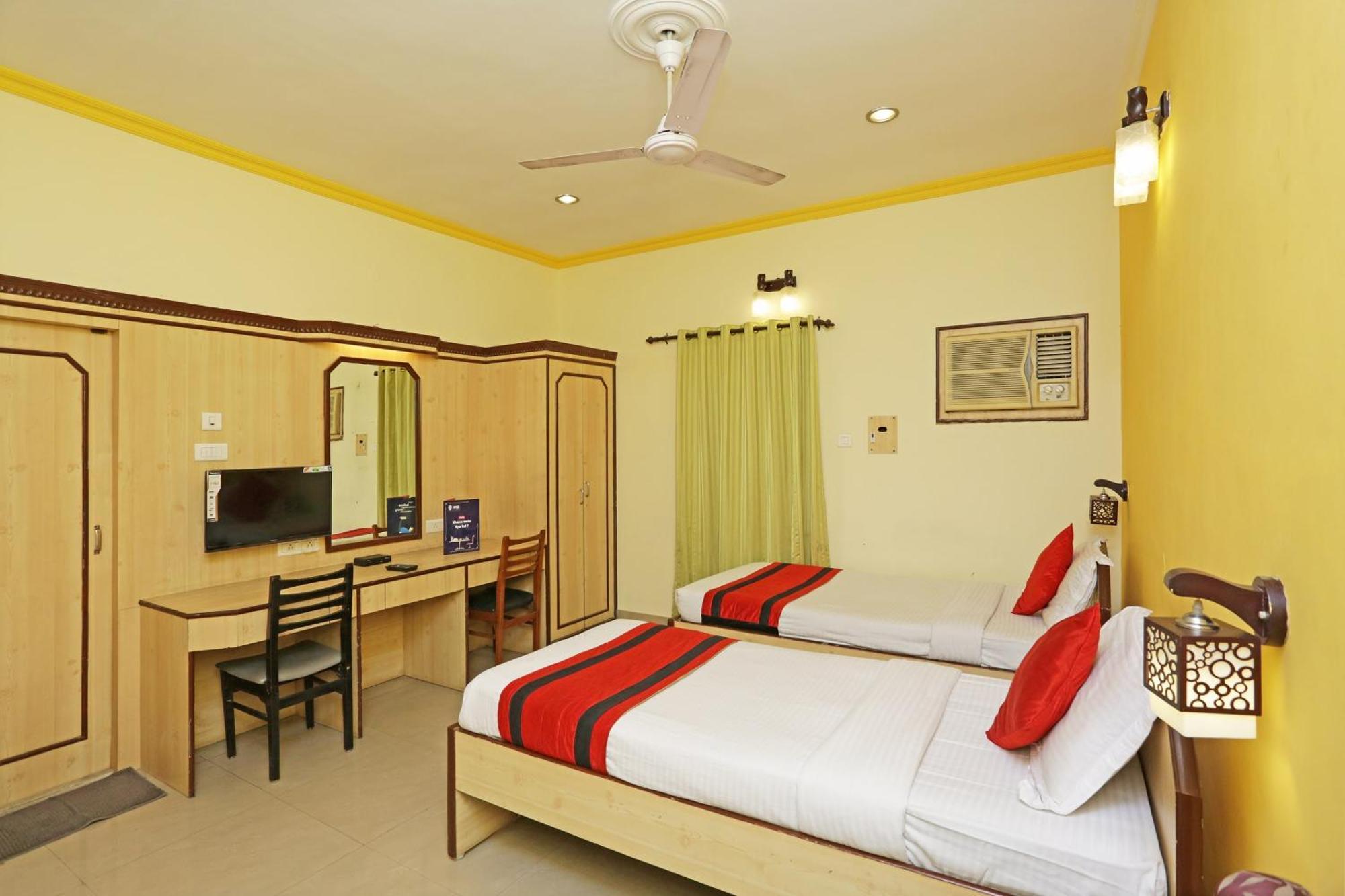 Homely Raj Kolkata Luaran gambar